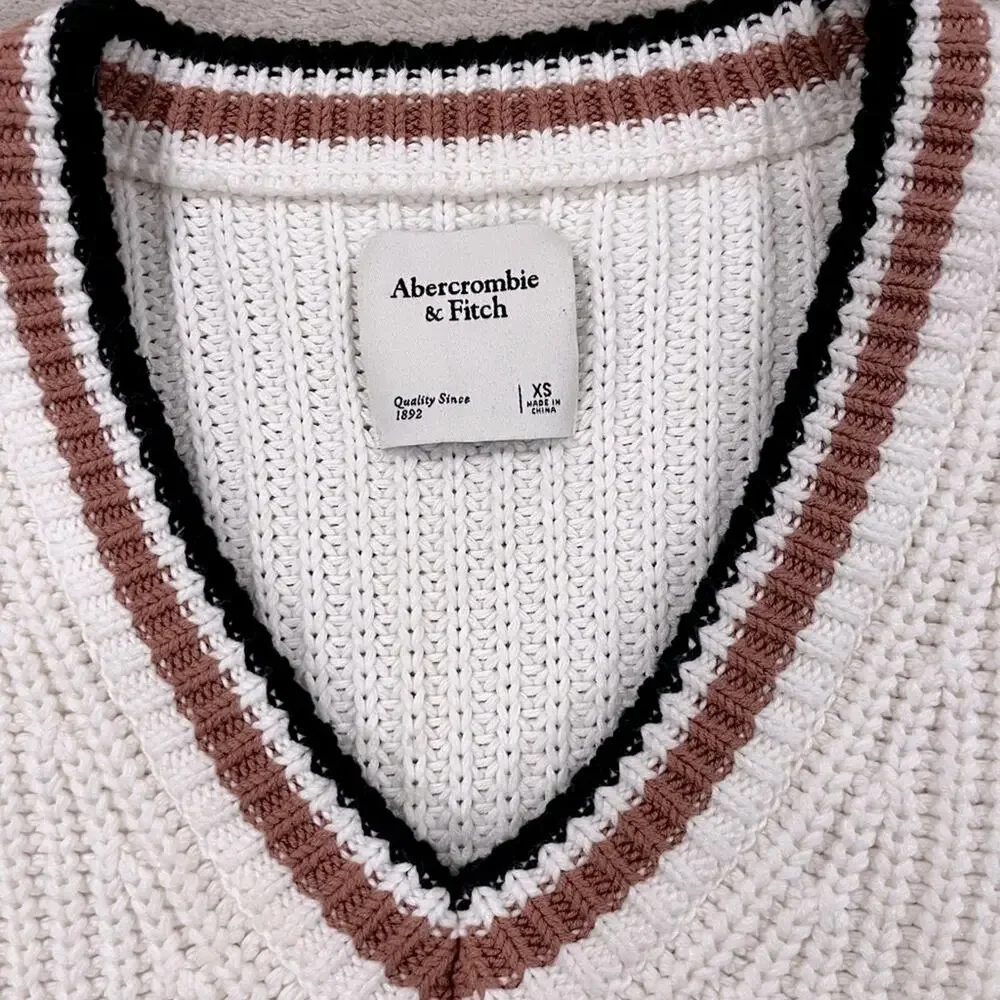 Abercrombie & Fitch Easy Tipped V-Neck Sweater | XS Quiet luxury minimalist - Picture 3 of 7